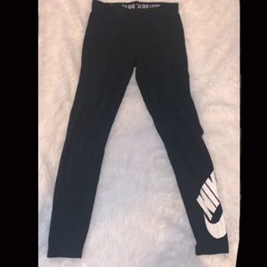Black Nike leggings with logo